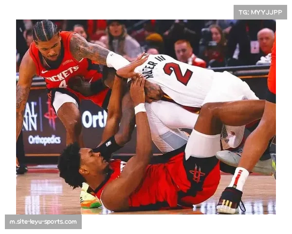 裁判频繁吹罚扰乱节奏 活塞上半场一人遭驱逐四将陷犯规困境